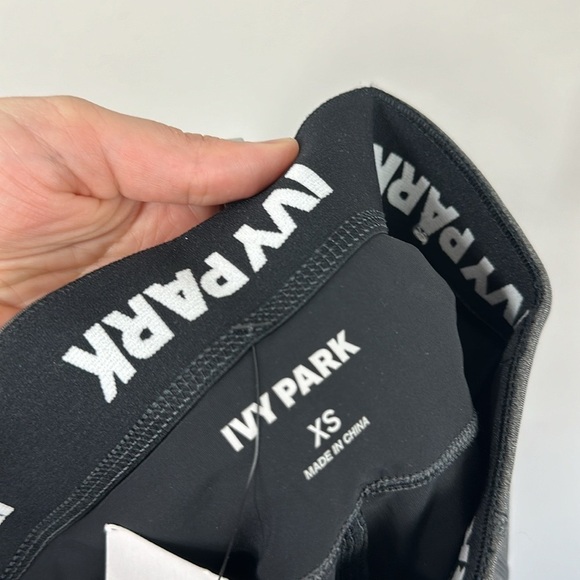 NWT Ivy Park Sculpted Crop Mid Rise Capri Leggings Size XS - Picture 14 of 16